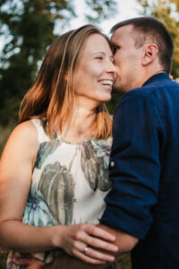 Pärchenshooting, lachendes Paar