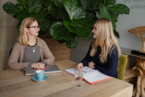 Stockfoto Mitarbeiter Mitarbeitergespräch