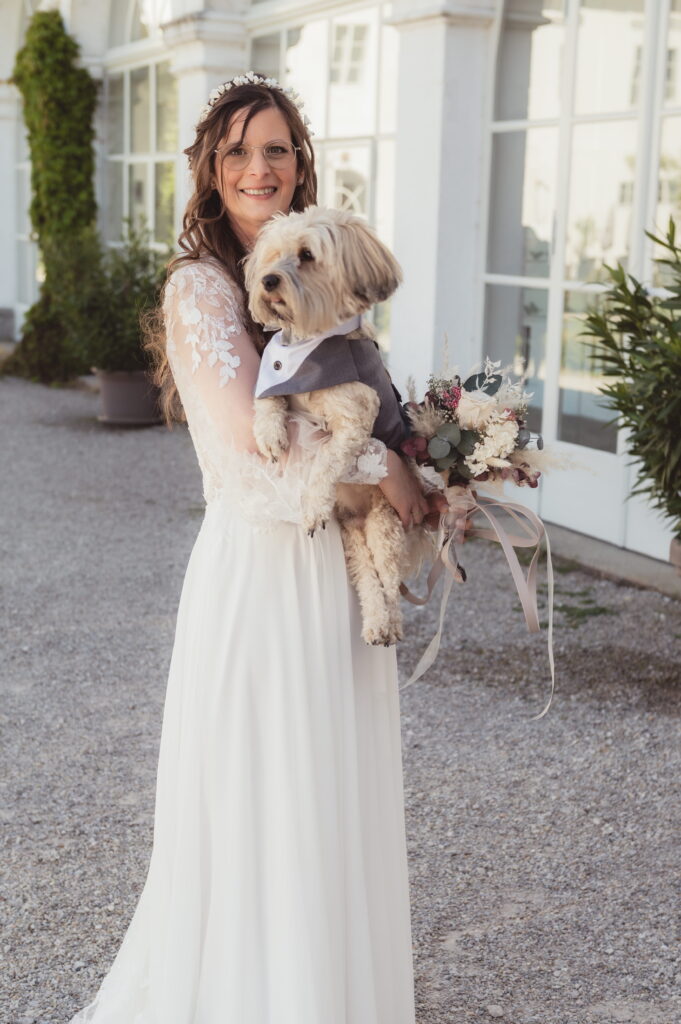 Braut mit Hund